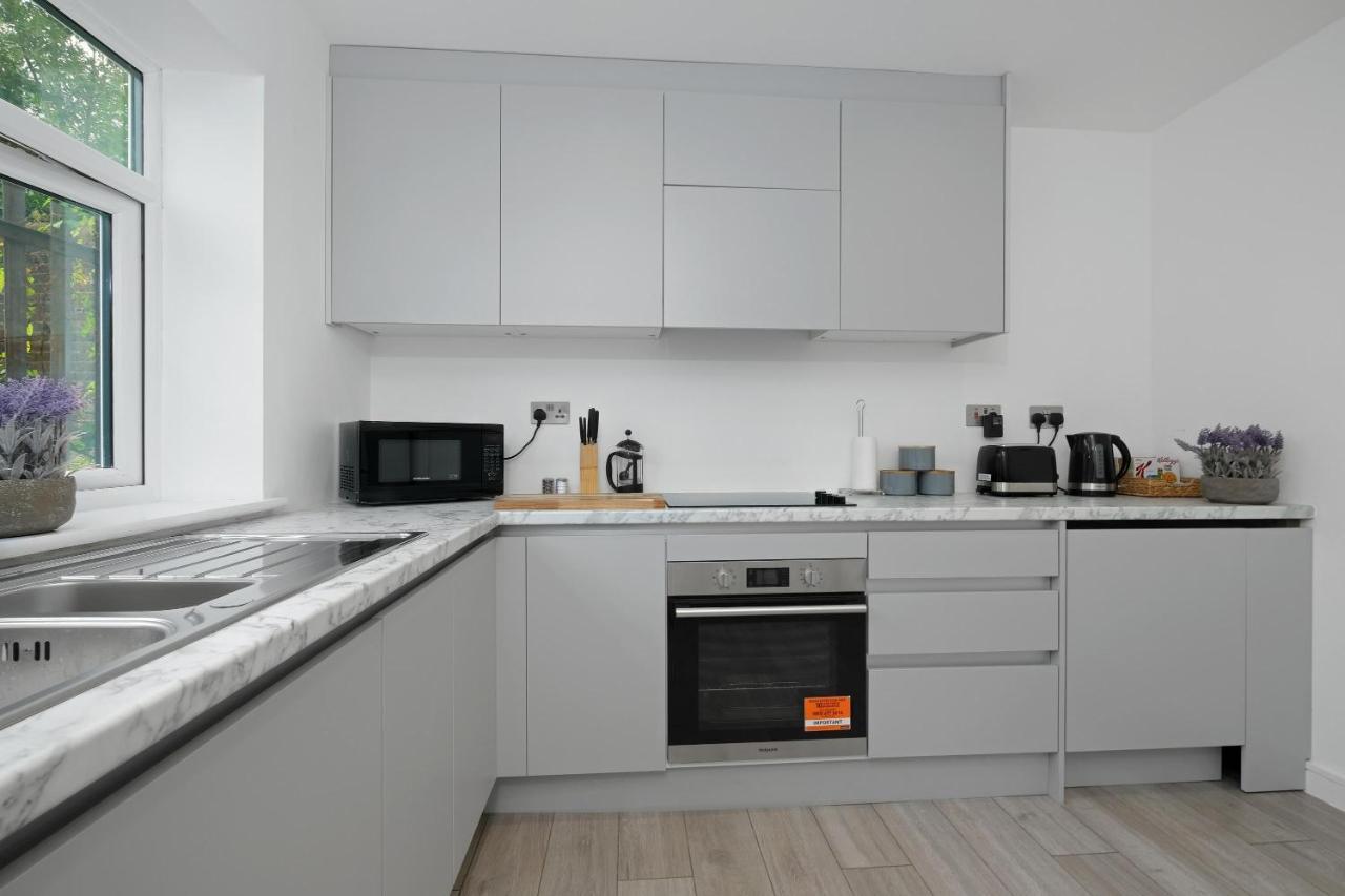 St Martins 2 Bedroom Apartments In Ruislip By 360 Stays Buitenkant foto