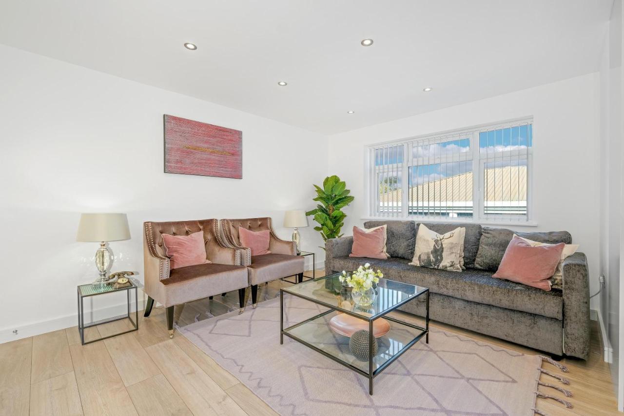St Martins 2 Bedroom Apartments In Ruislip By 360 Stays Buitenkant foto