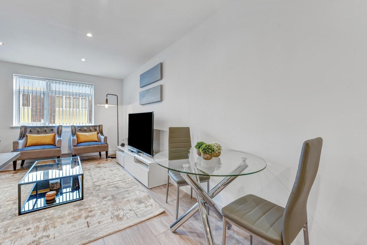 St Martins 2 Bedroom Apartments In Ruislip By 360 Stays Buitenkant foto