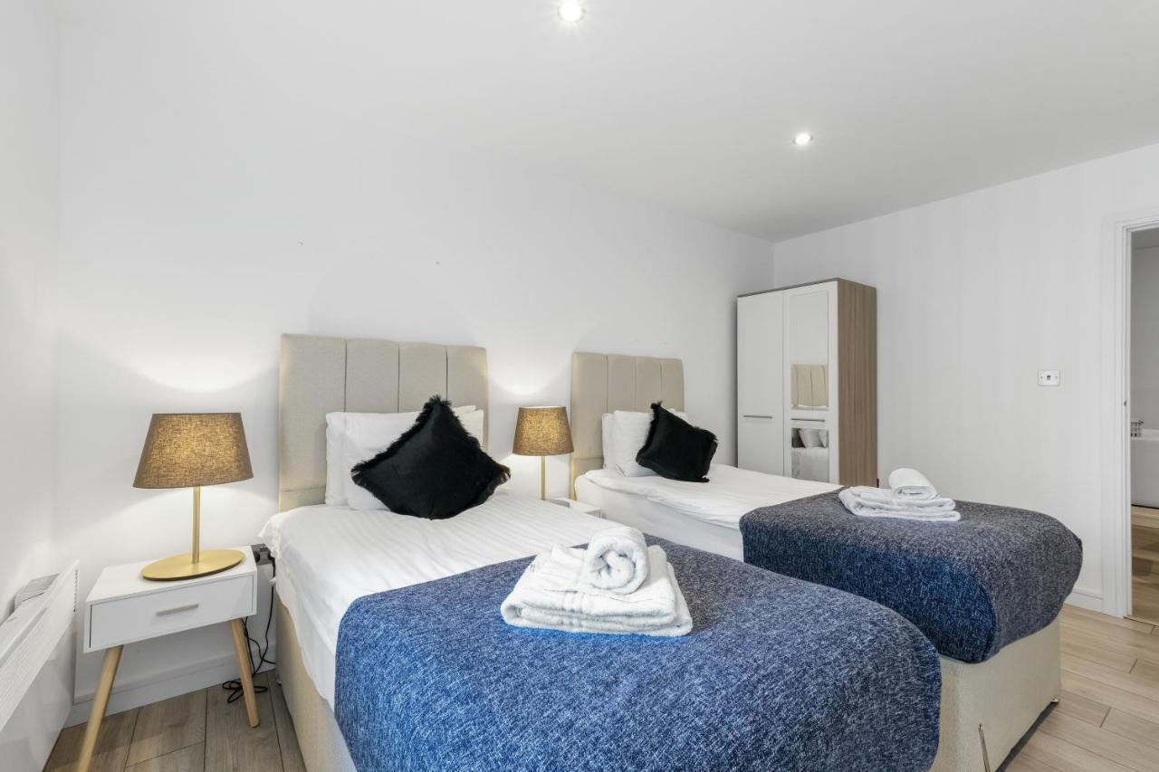 St Martins 2 Bedroom Apartments In Ruislip By 360 Stays Buitenkant foto