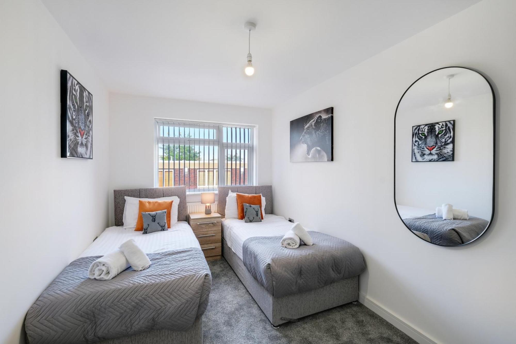 St Martins 2 Bedroom Apartments In Ruislip By 360 Stays Buitenkant foto