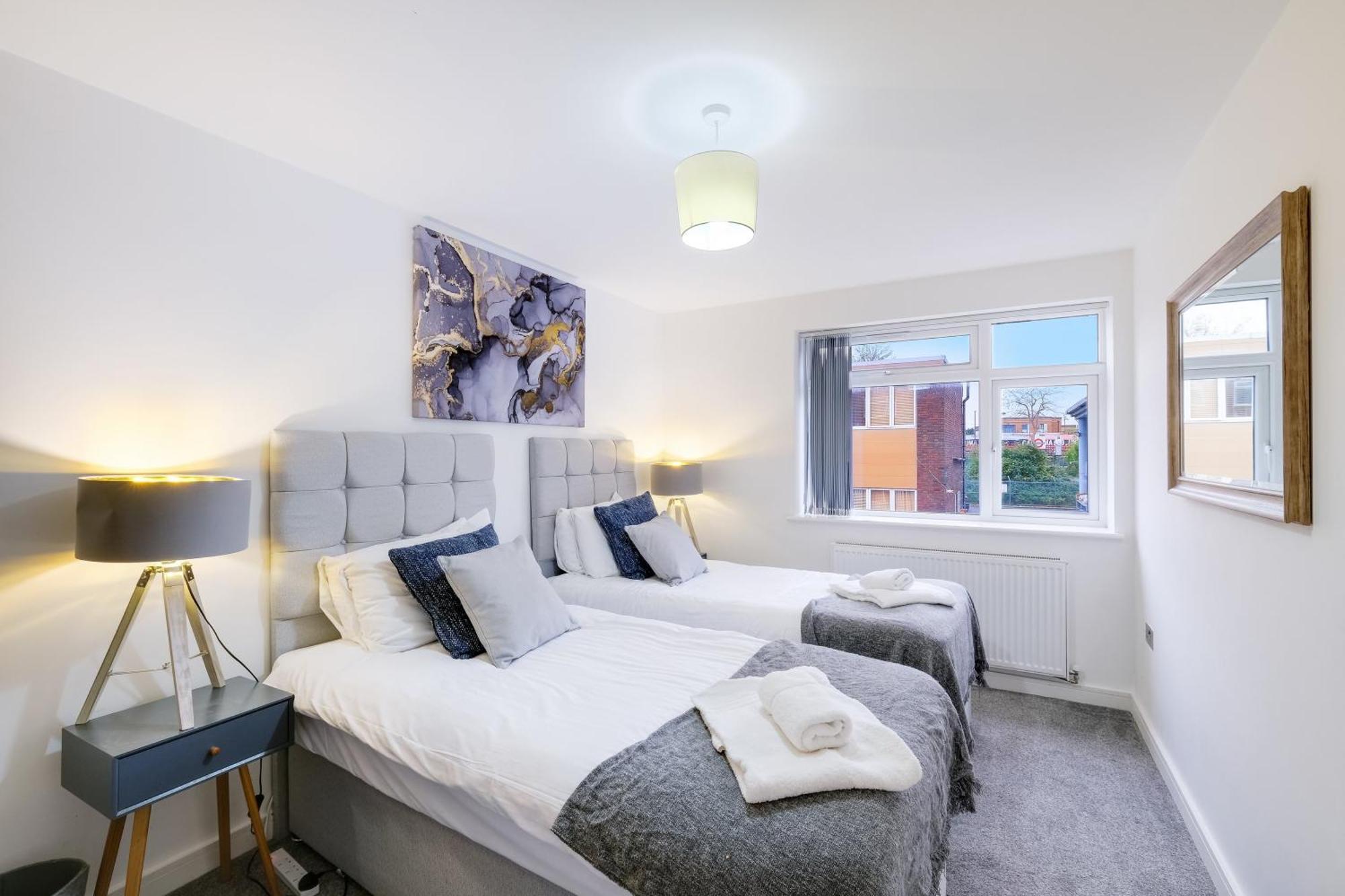 St Martins 2 Bedroom Apartments In Ruislip By 360 Stays Buitenkant foto