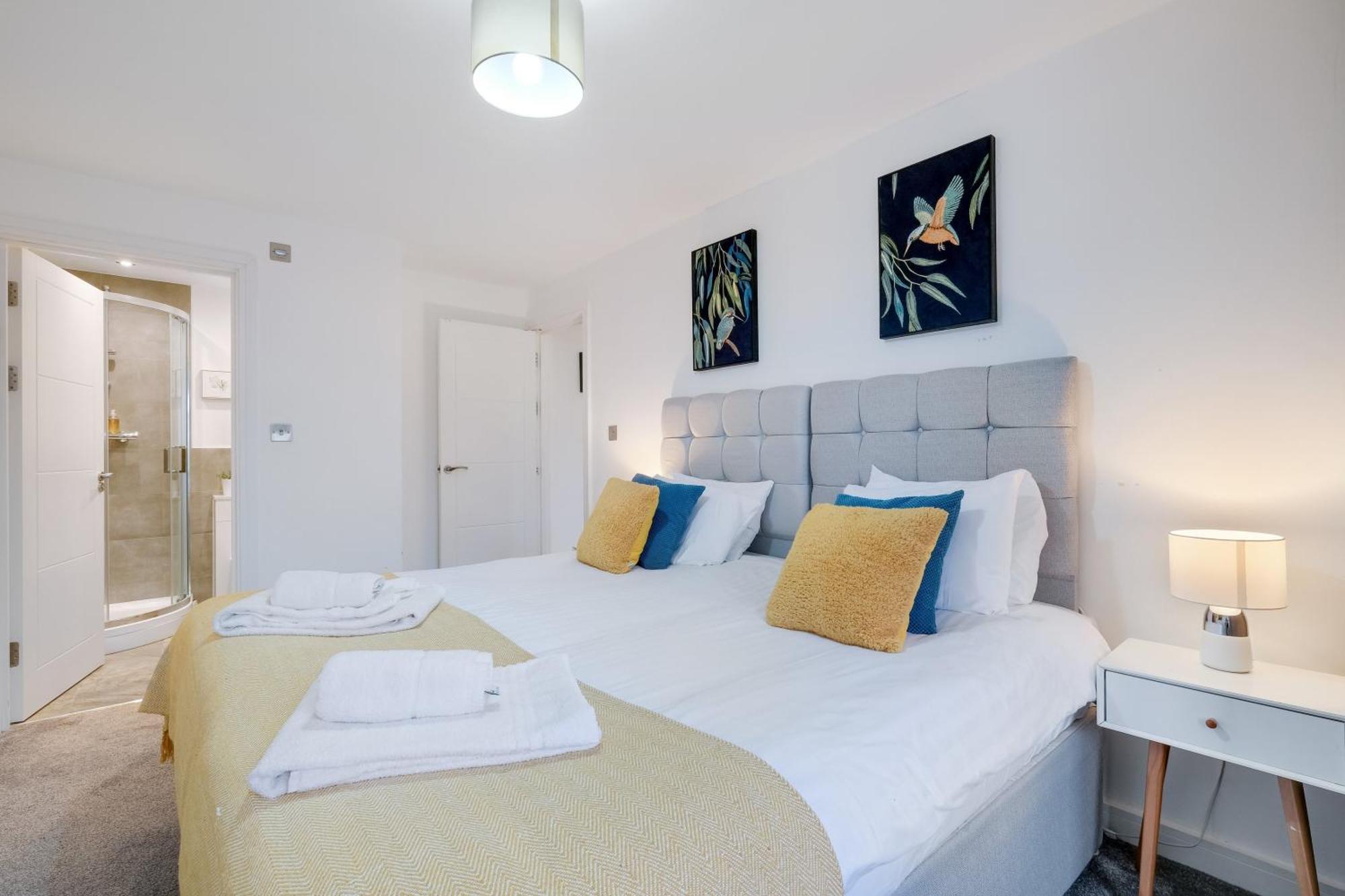 St Martins 2 Bedroom Apartments In Ruislip By 360 Stays Buitenkant foto